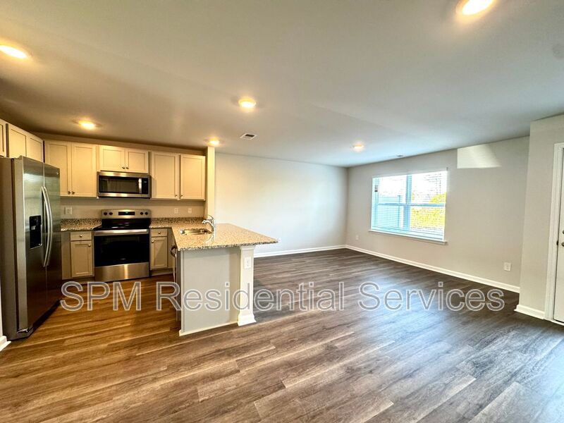 FITNESS CENTER, COMMUNITY POOL, PICKLE BALL COURT AND MORE! property image