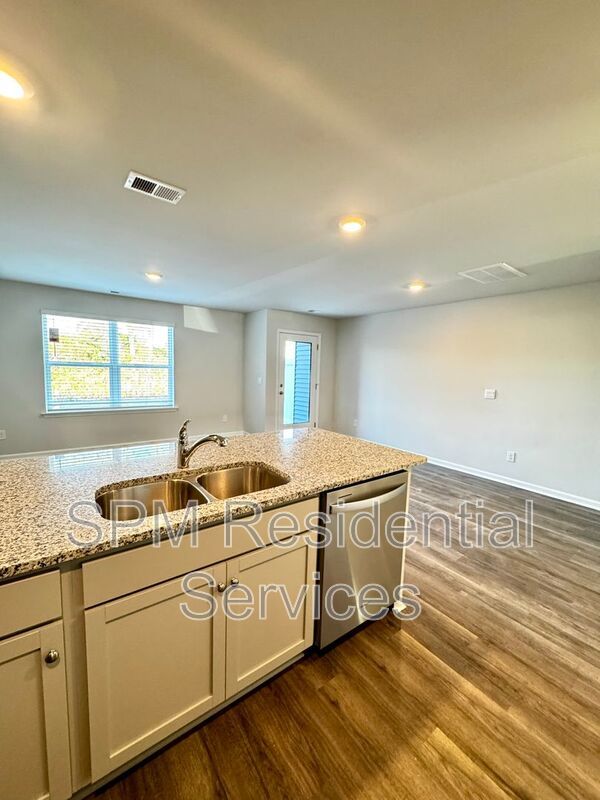 FITNESS CENTER, COMMUNITY POOL, PICKLE BALL COURT AND MORE! property image