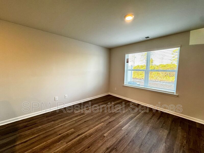 FITNESS CENTER, COMMUNITY POOL, PICKLE BALL COURT AND MORE! property image