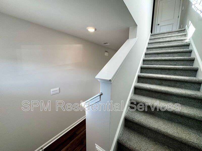 FITNESS CENTER, COMMUNITY POOL, PICKLE BALL COURT AND MORE! property image