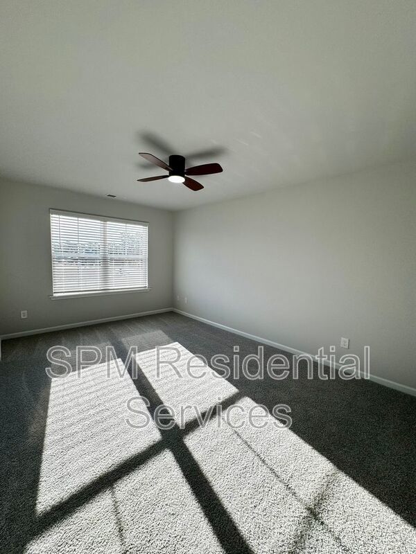 FITNESS CENTER, COMMUNITY POOL, PICKLE BALL COURT AND MORE! property image