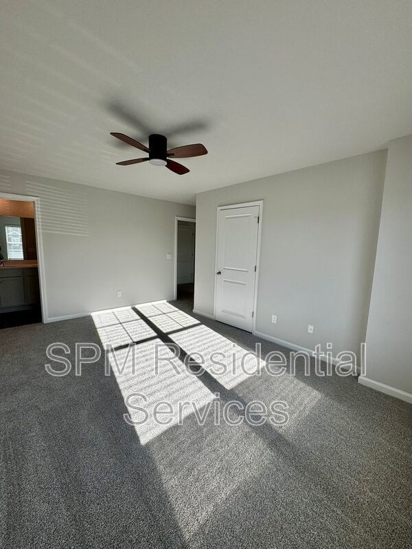 FITNESS CENTER, COMMUNITY POOL, PICKLE BALL COURT AND MORE! property image