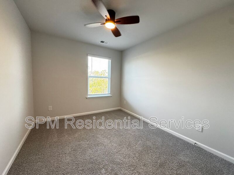 FITNESS CENTER, COMMUNITY POOL, PICKLE BALL COURT AND MORE! property image