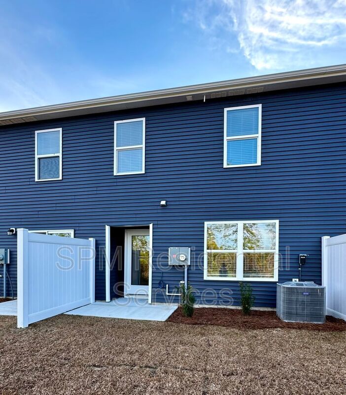 FITNESS CENTER, COMMUNITY POOL, PICKLE BALL COURT AND MORE! property image