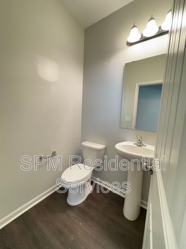 Beautiful two-story house, Easy access to I140, Near Phoenix Park property image