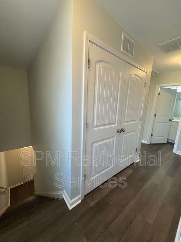 Beautiful two-story house, Easy access to I140, Near Phoenix Park property image