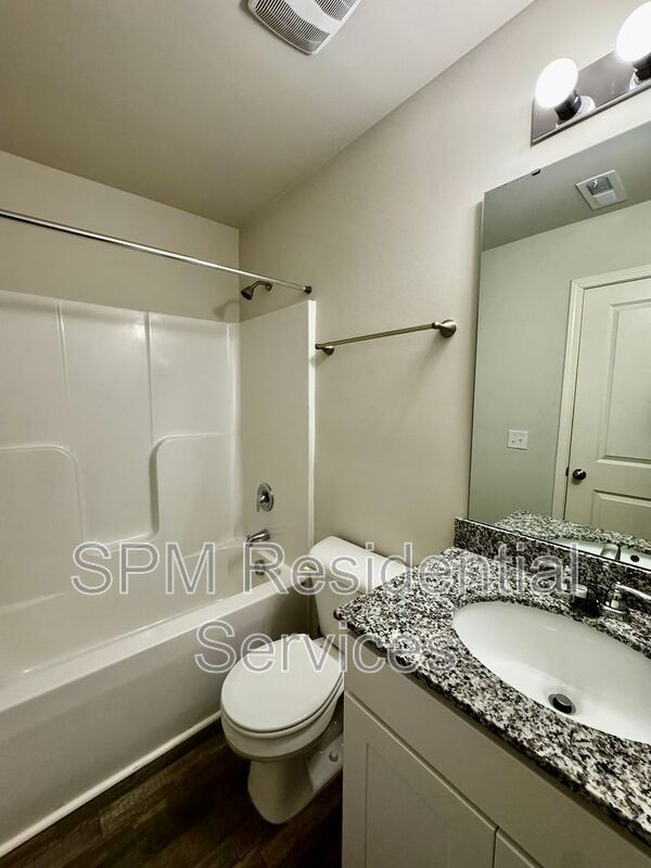 Close to Oak Island, great yard. property image