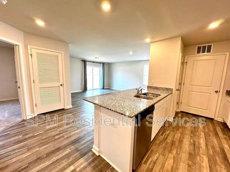 Close to Oak Island, great yard. property image