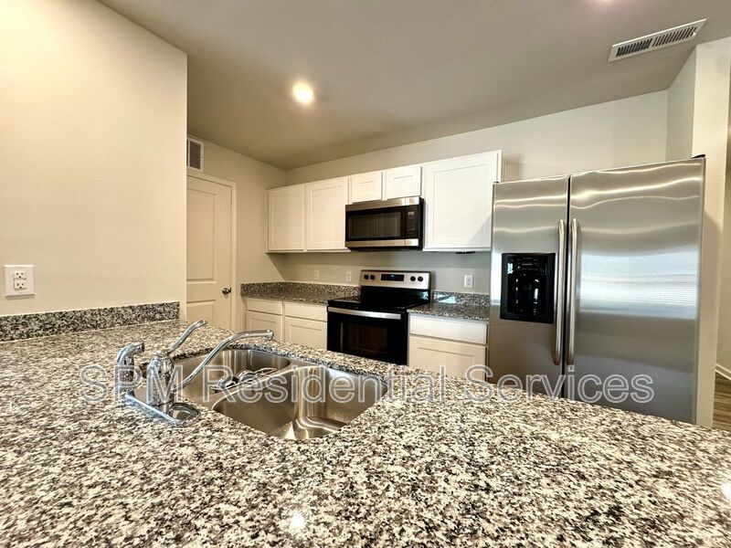 Close to Oak Island, great yard. property image