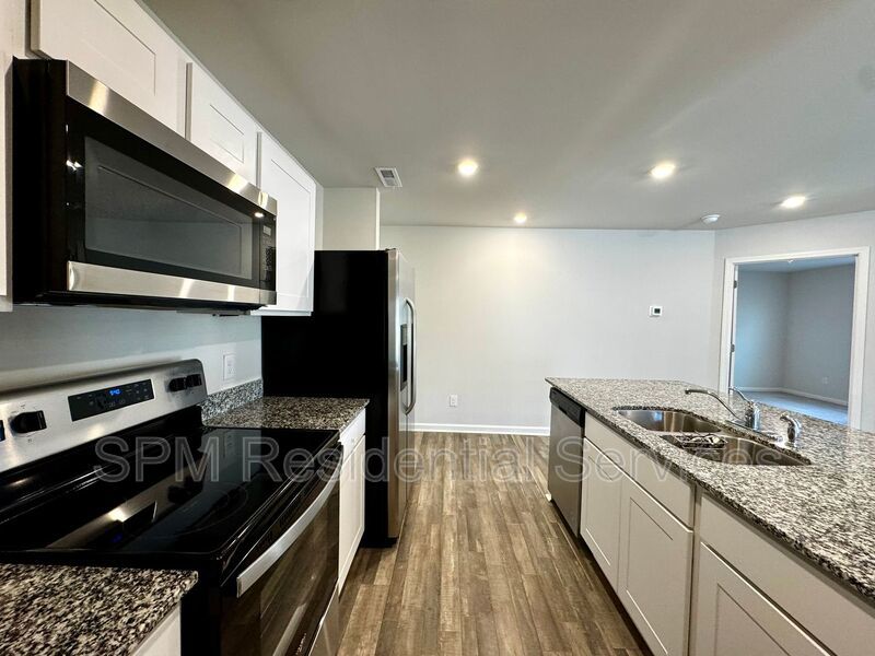 Close to Oak Island, great yard. property image