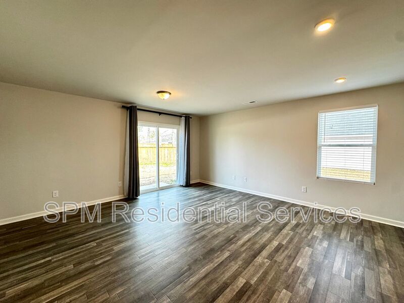 Close to Oak Island, great yard. property image
