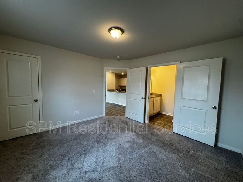 Close to Oak Island, great yard. property image