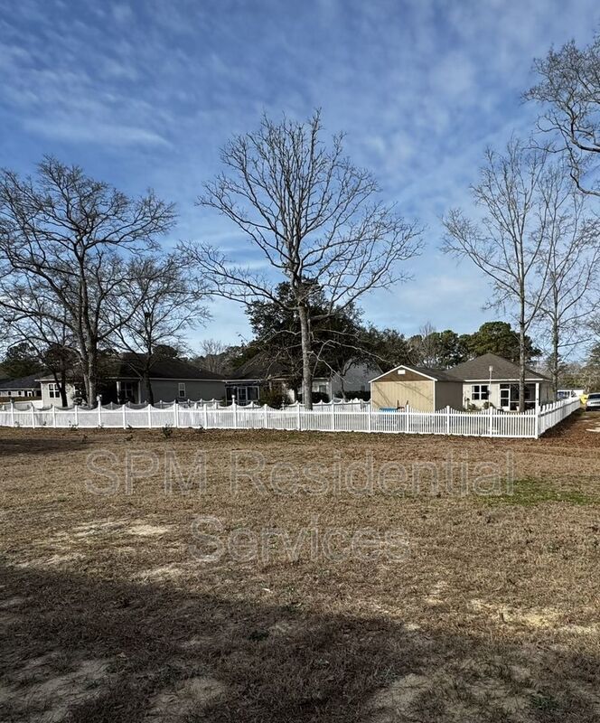 Close to Oak Island, great yard. property image