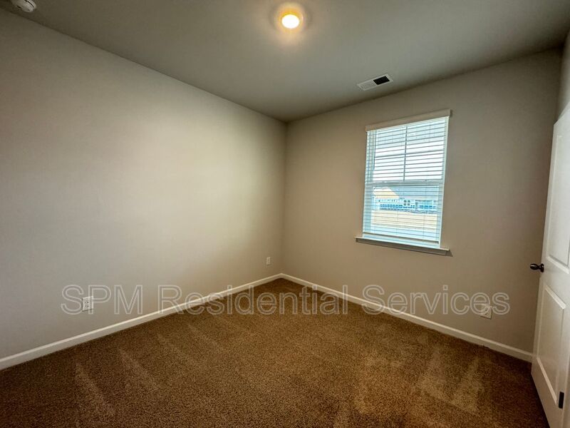Spacious 4 Bedroom Home with great amenities! property image