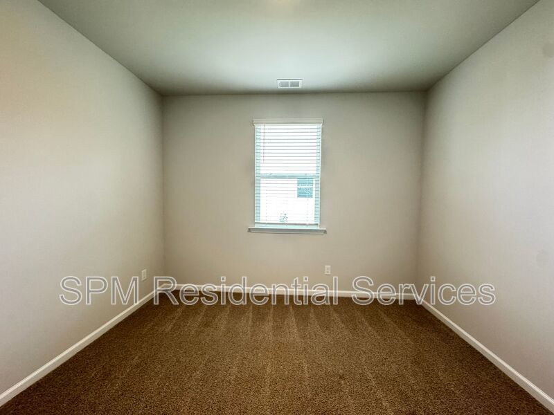 Spacious 4 Bedroom Home with great amenities! property image