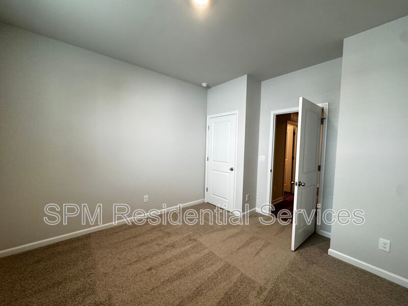 Spacious 4 Bedroom Home with great amenities! property image