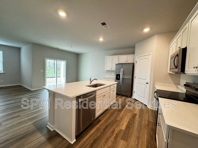 Spacious 4 Bedroom Home with great amenities! property image