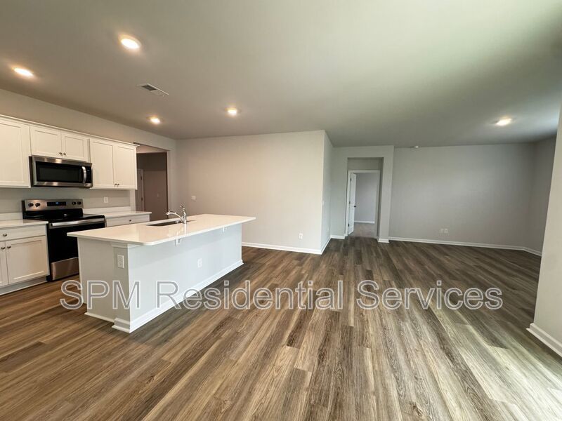 Spacious 4 Bedroom Home with great amenities! property image