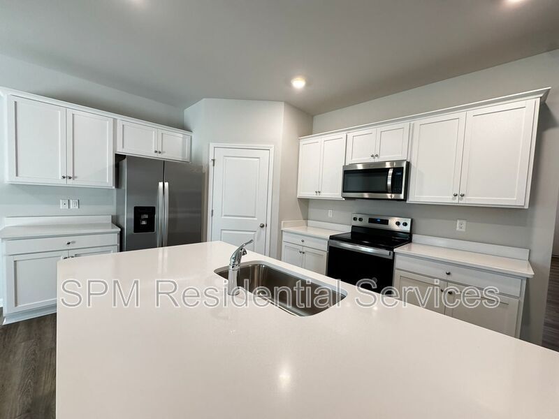 Spacious 4 Bedroom Home with great amenities! property image