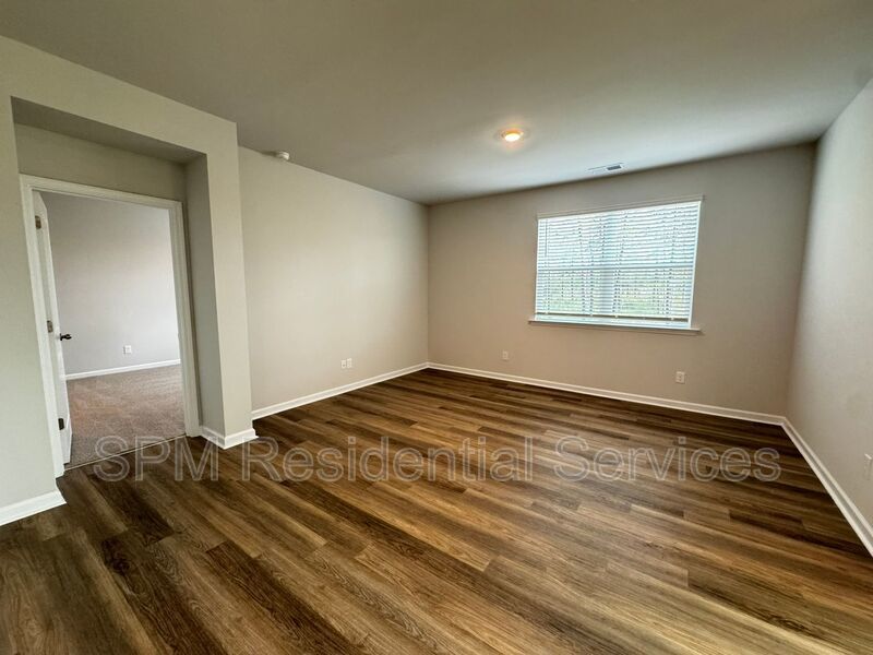 Spacious 4 Bedroom Home with great amenities! property image