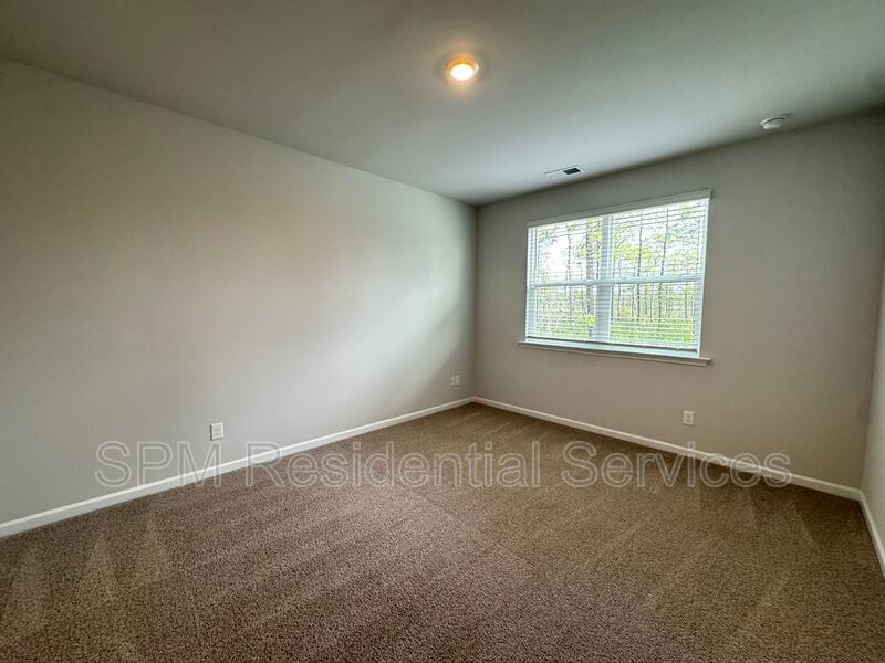 Spacious 4 Bedroom Home with great amenities! property image