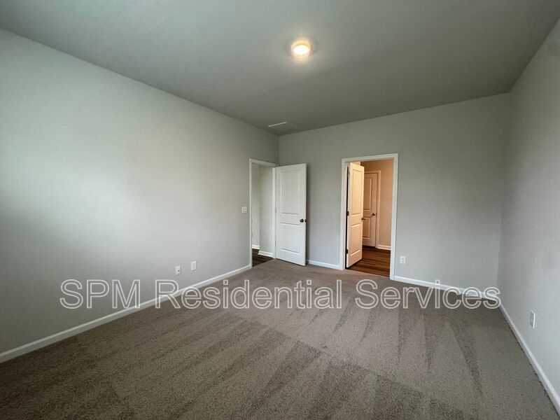 Spacious 4 Bedroom Home with great amenities! property image