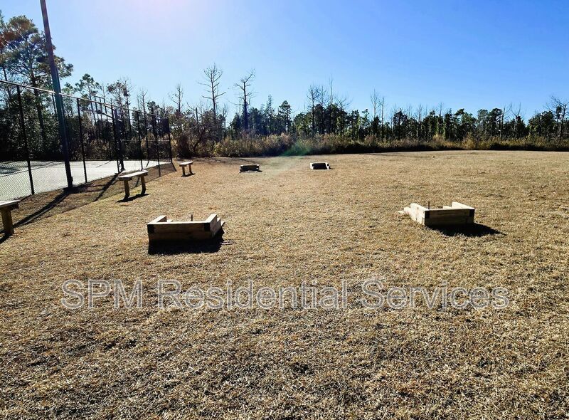 FITNESS CENTER, COMMUNITY POOL, PICKLE BALL COURT AND MORE! property image