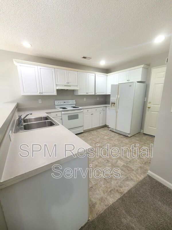 Fenced in backyard - One story house in Lanvale Trace property image