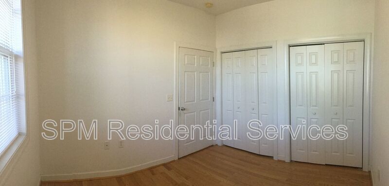 3 Bedrooms, with fenced in back yard and garage! property image