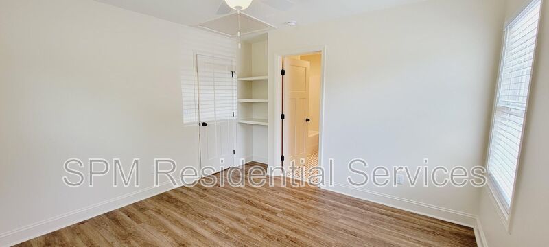 Walking distance to UNCW, shopping, restaurants and local beaches. property image