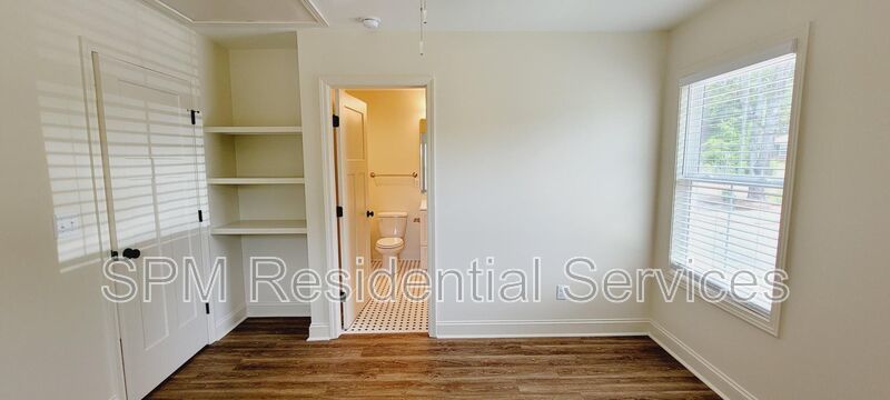 Walking distance to UNCW, shopping, restaurants and local beaches. property image