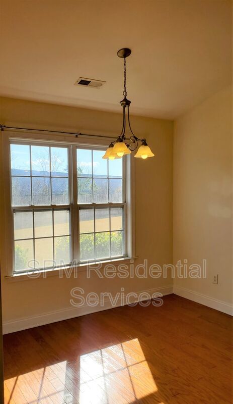 4 Bedroom in Beautiful neighborhood in Courtney Pines property image
