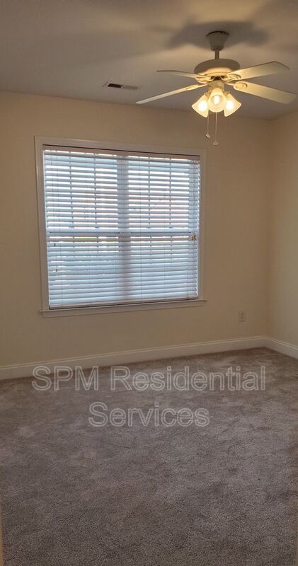 4 Bedroom in Beautiful neighborhood in Courtney Pines property image