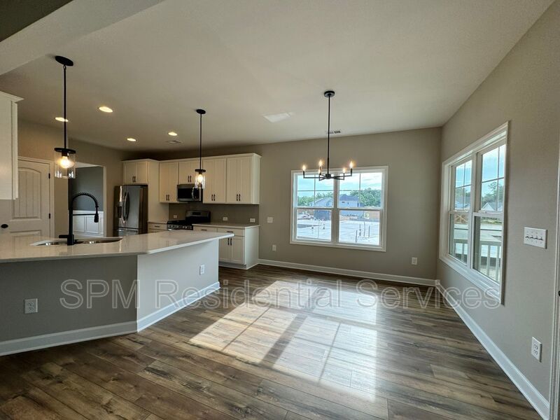 Great amenities, Screen-in porch, Covered front porch. property image