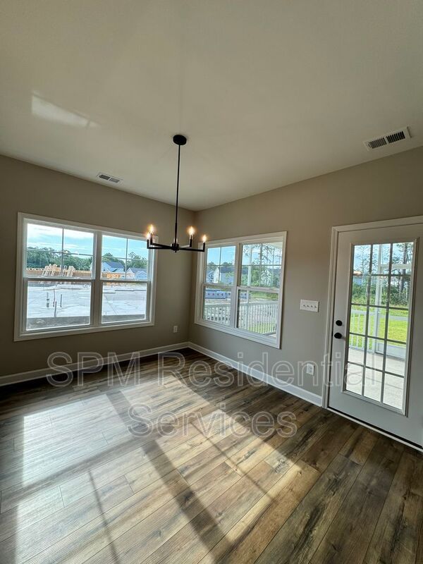 Great amenities, Screen-in porch, Covered front porch. property image