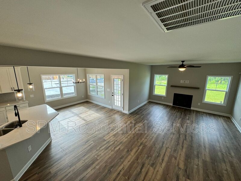Great amenities, Screen-in porch, Covered front porch. property image