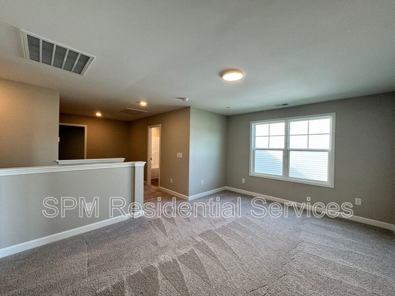 Great amenities, Screen-in porch, Covered front porch. property image