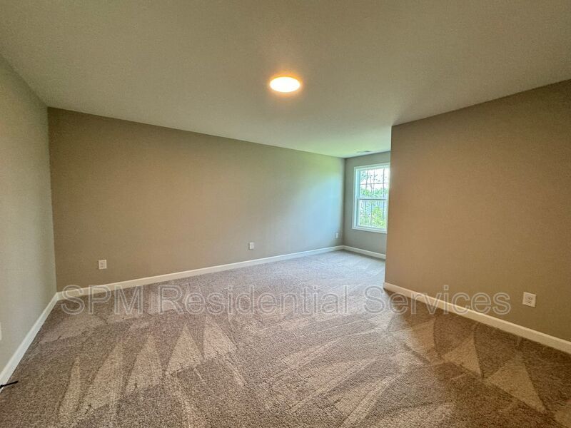 Great amenities, Screen-in porch, Covered front porch. property image