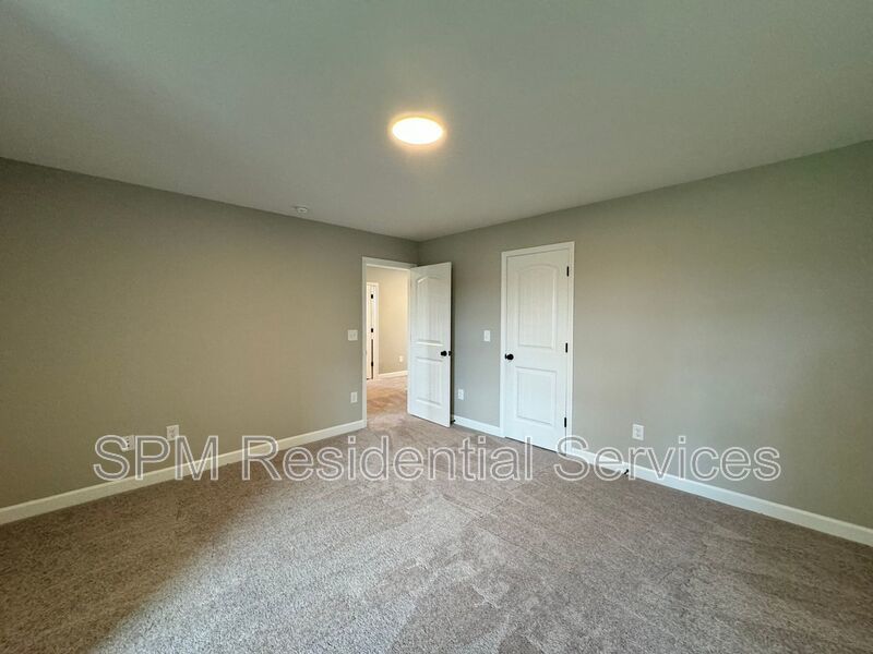 Great amenities, Screen-in porch, Covered front porch. property image