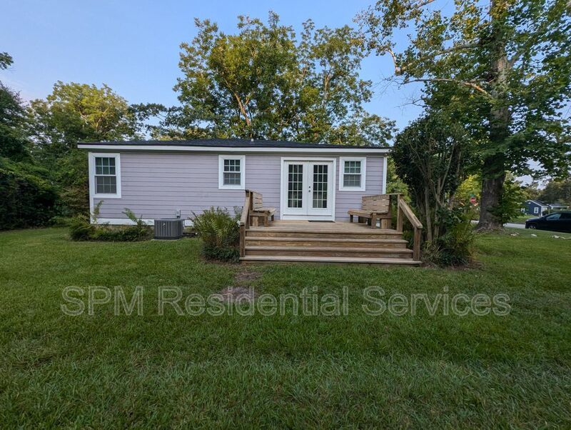 Huge Yard, 3 bedrooms! property image