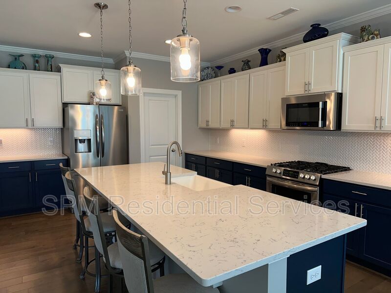 4 Bedroom 2 Story Beautiful Home with Community Pool property image