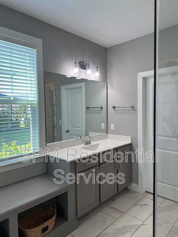 4 Bedroom 2 Story Beautiful Home with Community Pool property image