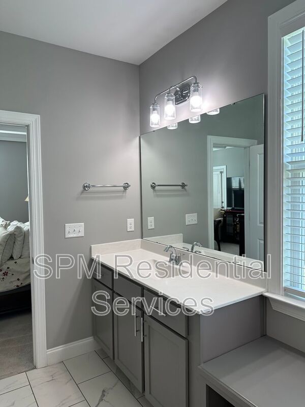 4 Bedroom 2 Story Beautiful Home with Community Pool property image