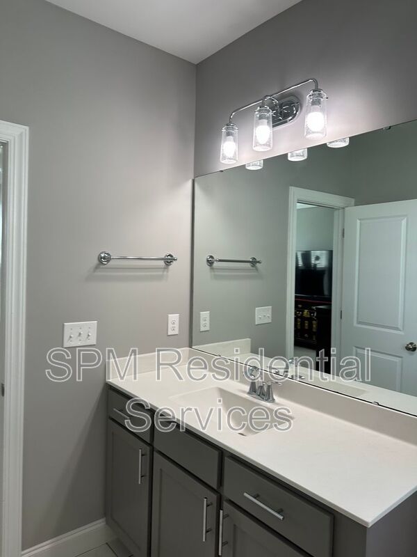 4 Bedroom 2 Story Beautiful Home with Community Pool property image