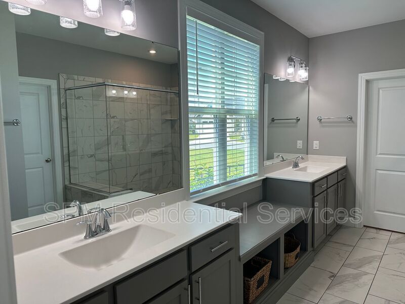 4 Bedroom 2 Story Beautiful Home with Community Pool property image