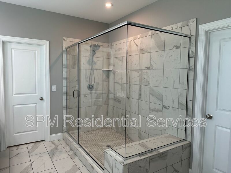 4 Bedroom 2 Story Beautiful Home with Community Pool property image