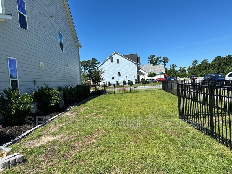 4 Bedroom 2 Story Beautiful Home with Community Pool property image
