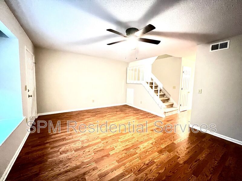 2 Bedroom Condo with Fenced in Back Patio & Community Pool property image