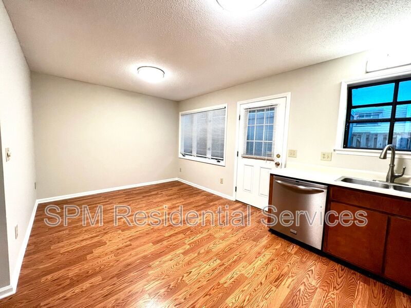 2 Bedroom Condo with Fenced in Back Patio & Community Pool property image
