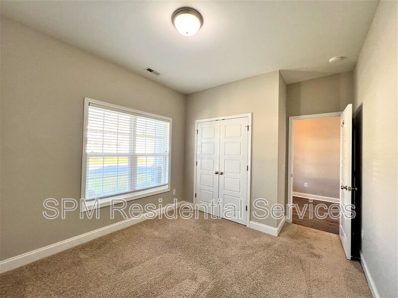 Fenced Yard, Community Pool, Clubhouse - Tylers Cove @ Mallory Creek property image